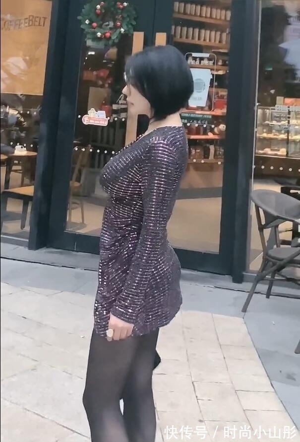 高级感|独具风味的泛光短裙，给女人的形象增加了高级感