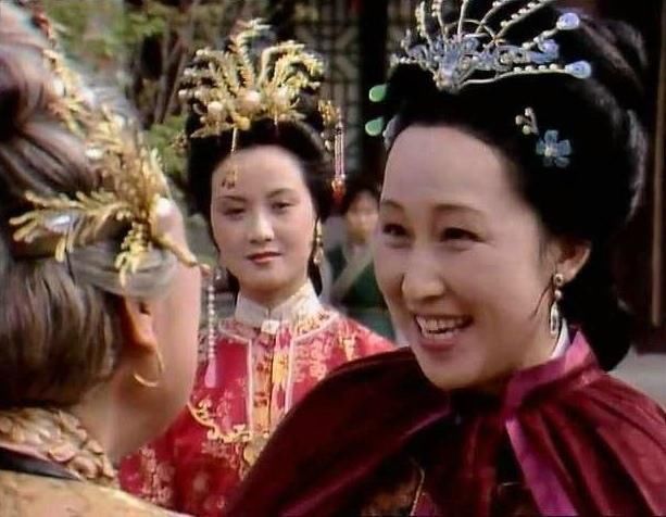 邢岫烟|贾家和薛家相比，哪一家更富贵？听一听薛宝钗怎么说？