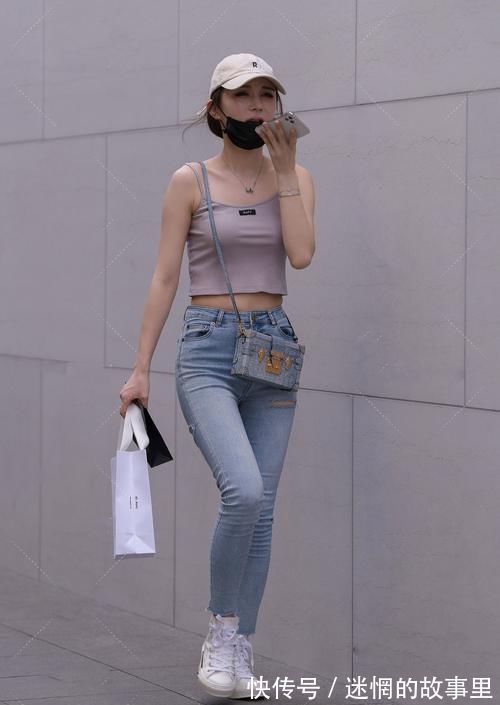 吊带衫 打造早秋个性造型,气质女生选择清凉吊带衫,舒适减龄显身材