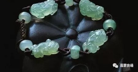 翡翠貔貅手链怎么带?佩戴翡翠貔貅手链的注意事项