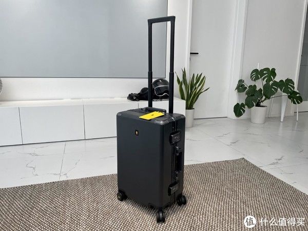 钢铁直男|最适合钢铁直男的行李箱?地平线8号Power系列20寸行李箱使用体验