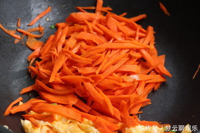 鸡蛋|鸡蛋和它是绝配,隔三差五吃一次,孩子更聪明,女人常吃气色好