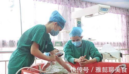 宝宝|水中分娩的宝宝,出生时会“呛水”吗?看完后感叹生命的神奇