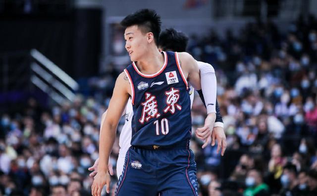 陈盈骏|CBA首周票选结果出炉!阿联王者归来,赵睿争议大,徐杰难掩落幕