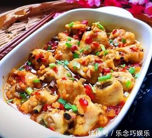 简单家常菜：芝麻鸡蛋饼，剁椒焖鸡翅，蛋挞皮香蕉酥