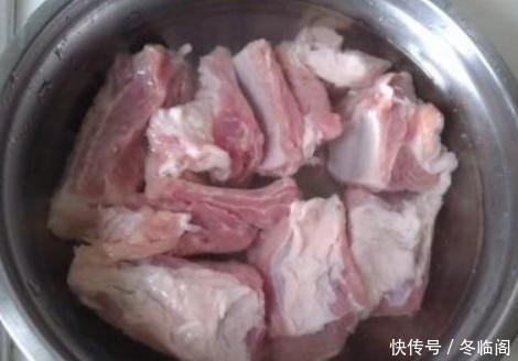 炖排骨时别焯水,婆婆用这个做法,汤鲜肉嫩无腥味,每次都不够吃