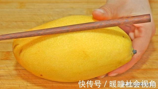 果肉|今天才知道,原来剥芒果这么简单,只需一根筷子,不脏手不流汁