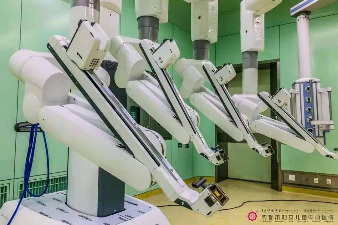 成都市妇女儿童中心医院|机器人助力 罕见病儿童重见光明