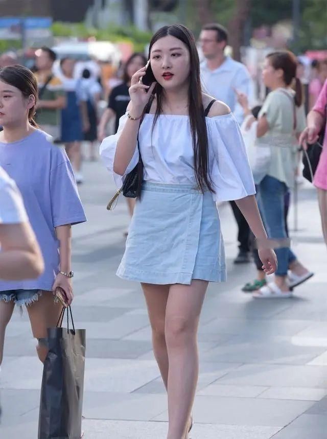 休闲|时尚穿搭连衣裙也可日常休闲，尽情展现女性朦胧美感