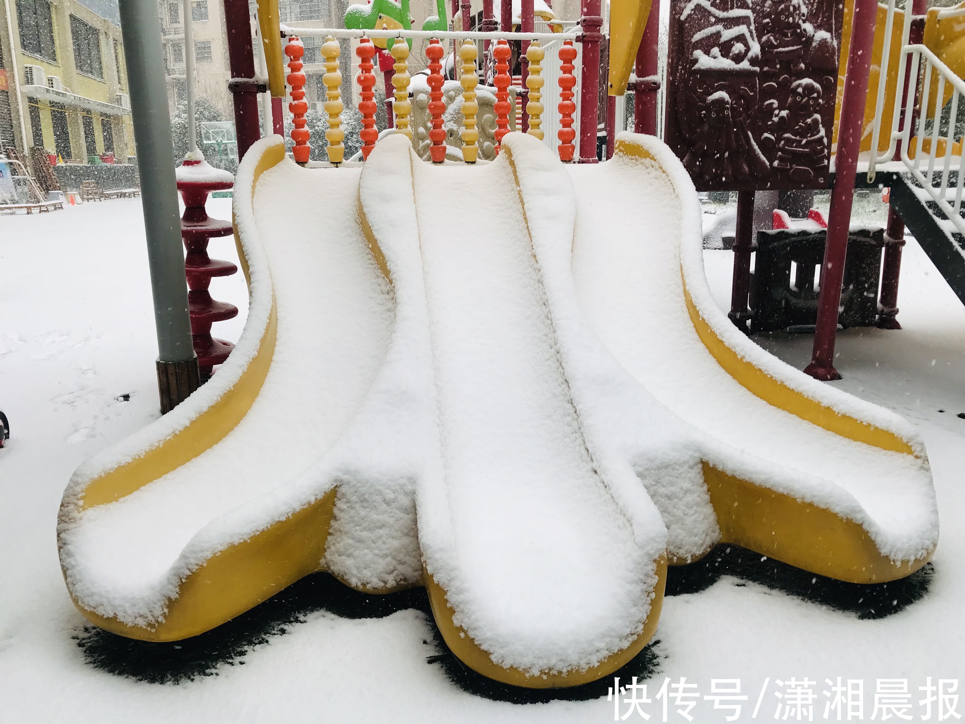 长沙|长沙初雪自带美颜滤镜，校园里“千树万树梨花开”