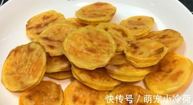 家里有红薯的可以试试这么做,外酥内软,好吃到拿肉都不换