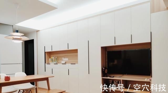 玄關(guān)|她買下42㎡單身公寓,一家三口住,客廳不放沙發(fā),陽臺當(dāng)榻榻米