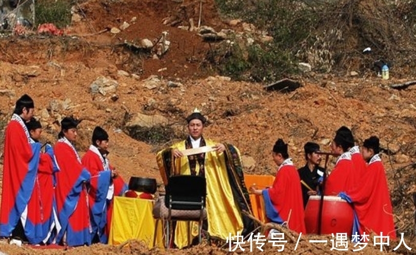 祖辈&古语:“人过五代另起坟,房过三代必走人”,啥意思?有道理吗?