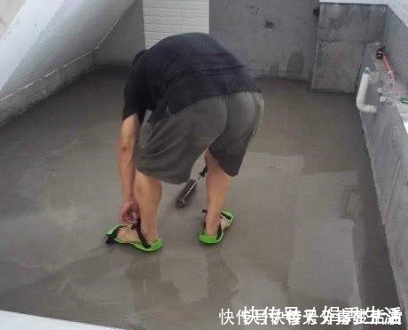 装修|家里地面装修别傻傻铺瓷砖了，现在都流行这样装代替，起码好十倍！