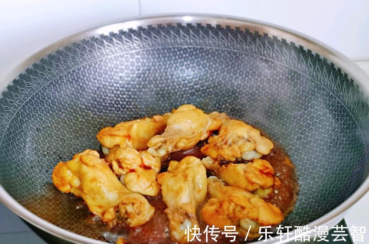 下饭|笋干和鸡腿搭配，炖至入味，鲜美又下饭，上桌都抢着吃