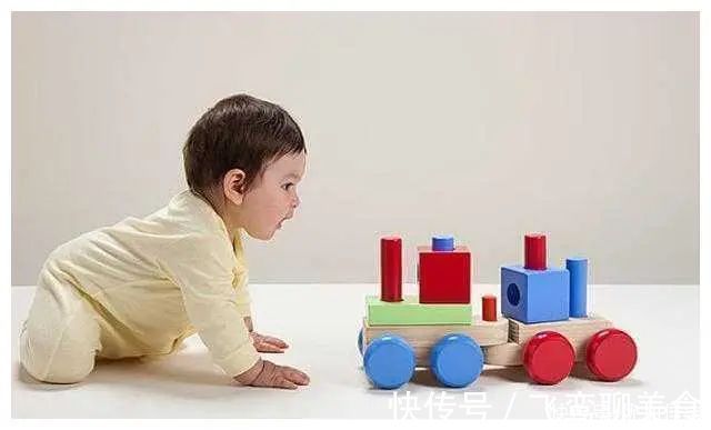 阅读能力|孩子越是喜欢爬,爬得越好,越有助于孩子学会语言提升阅读能力