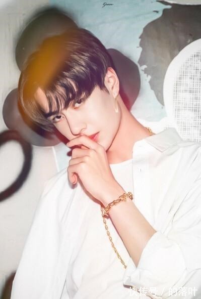 代言人|王一博被邀太平鸟代言,据说东西拍摄好,穿白色服装帅气十足!