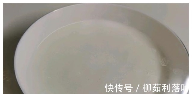草莓|何炅老师的同款双皮奶,食材简单,做法也很容易,看一遍就能学会!