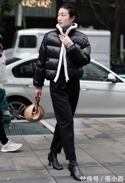 修饰 阔腿裤已烂大街了,现在流行“烟管裤”,这样穿搭腿粗胯宽都有救