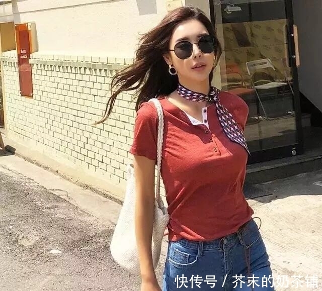 牛仔裤|紧身牛仔裤:丰满可爱的小姐姐,穿着时尚性感,十分吸睛!