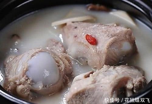 腥味|熬骨汤，别把“水”用错了，不然骨头汤不好喝，不仅浑浊还有腥味