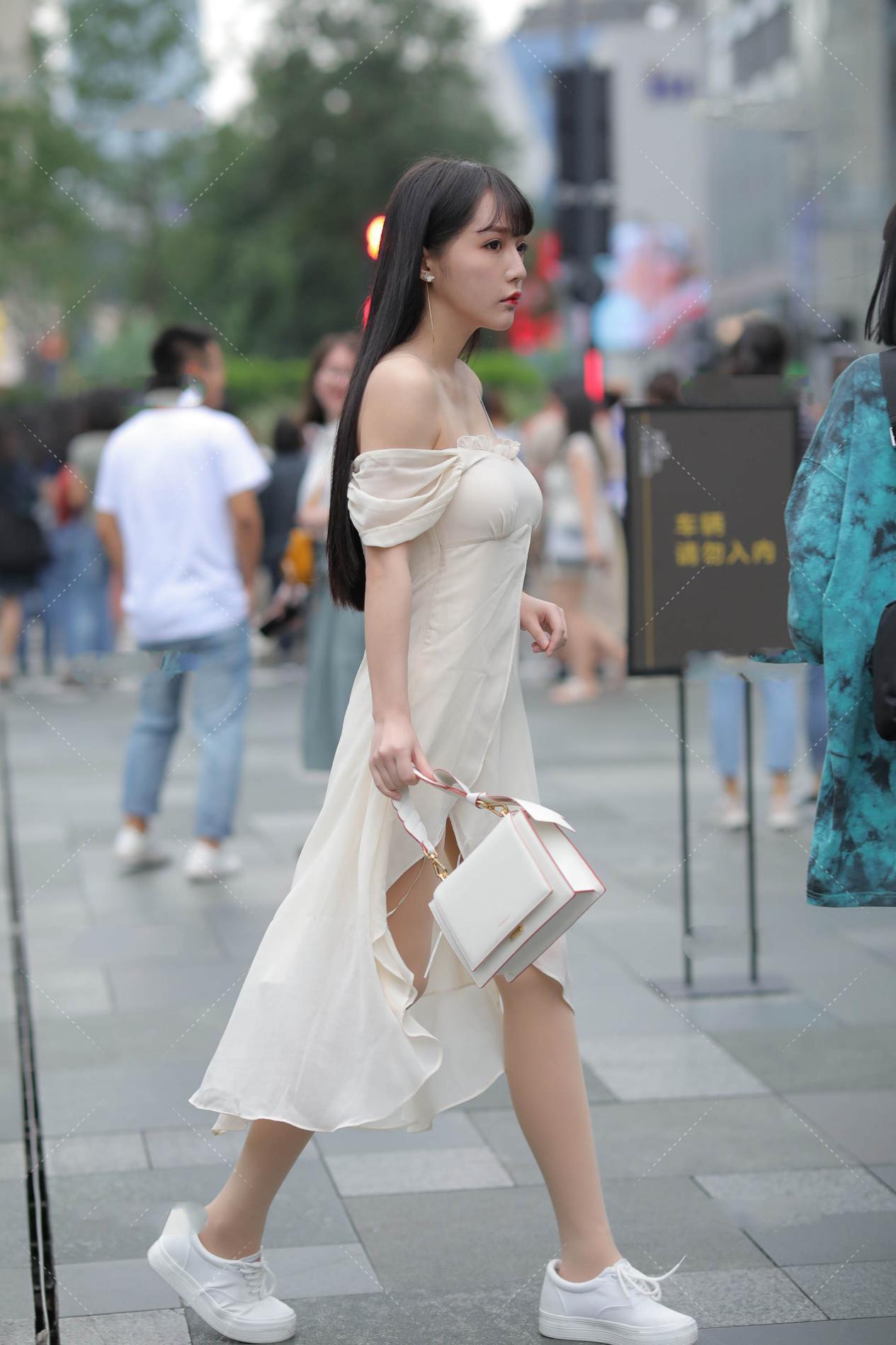 仙子|米白色衣服穿上很温柔, 穿着米白色的裙子像个仙子