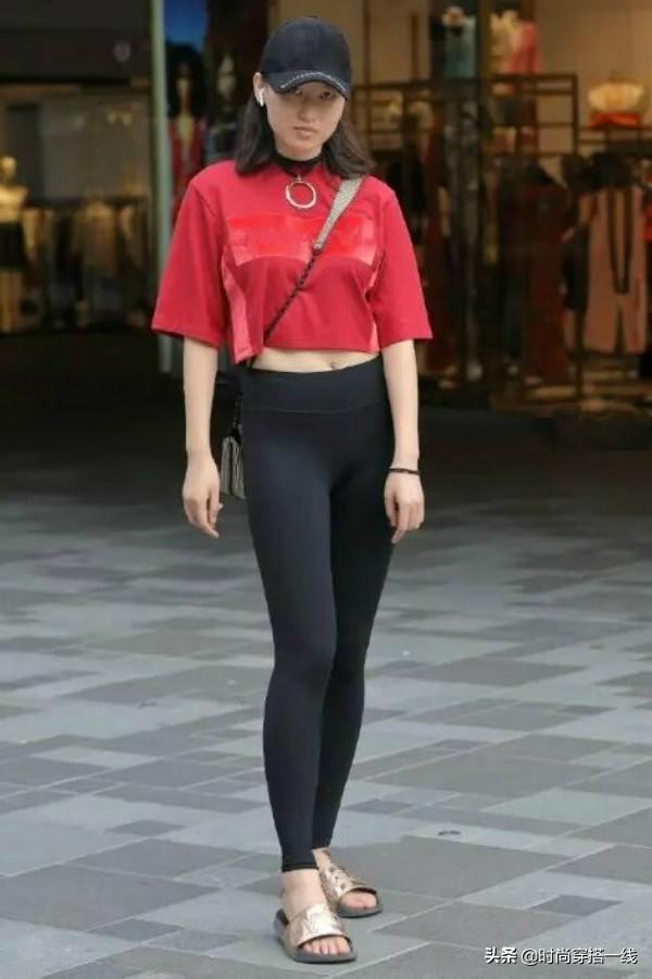 女人|今夏“无痕裤”吃香了,遮肉又显年轻,有品位的女人都在穿