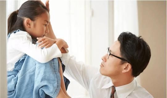 男孩子|男孩出现这2个缺点,父母不需要“严厉管”,说明将来孩子有出息