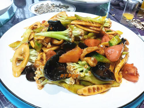 过年家庭聚会，上的全是标准鲁菜，亲戚：1880这一桌值了
