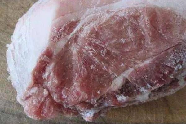 猪肉|冰箱里拿出来的肉,不要再用清水泡了,教你一招和新鲜的肉没区别
