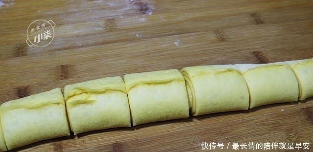 做烧饼别用水,这做法太香了,皮酥里软,空口能吃撑,比面包都香