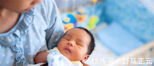 耳朵|宝宝睡姿暗示身体状况,若是这几种睡姿,父母要注意了