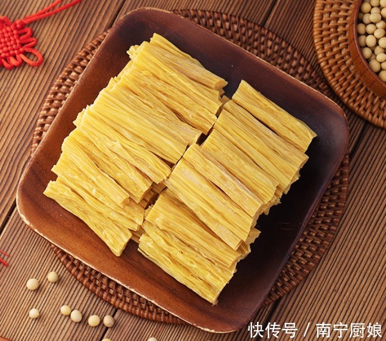 买腐竹时,选颜色“深”的还是“浅”的?终于搞明白了,别买错了