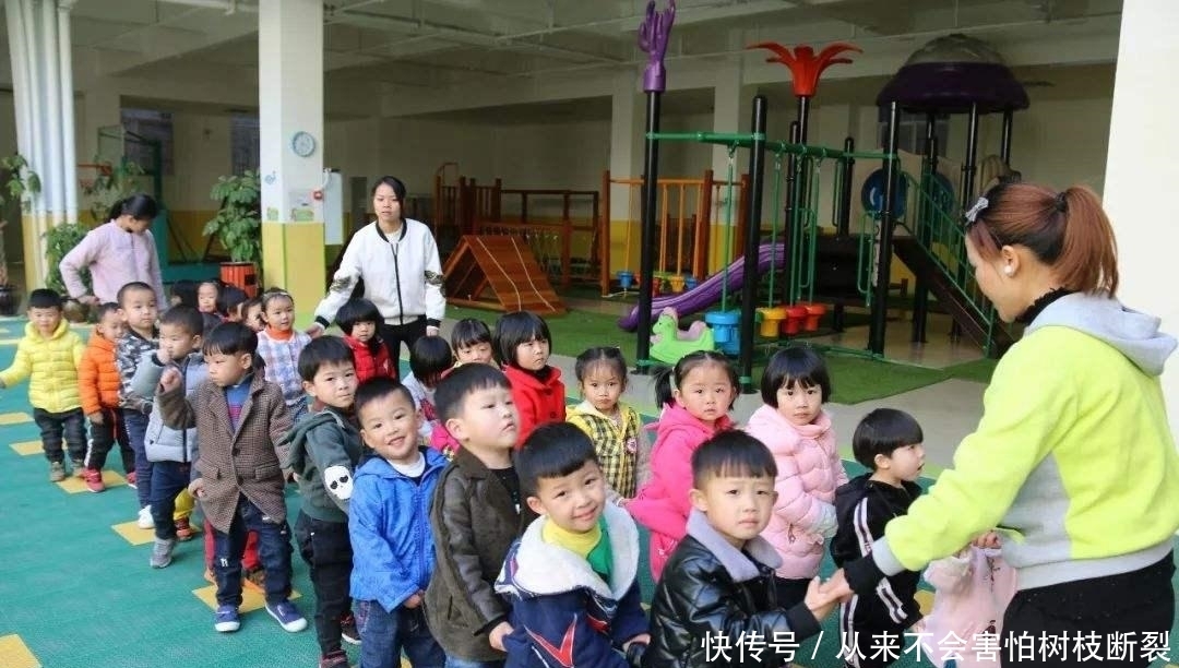 公办|公办幼儿园再受追捧，职场爸妈也无福享受，三点半就放学接不了啊