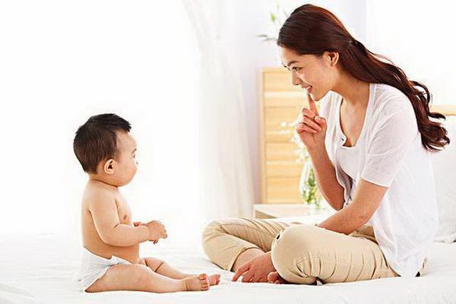 宝妈|宝宝睡觉时现几个信号,暗示要开始用枕头,及时满足对娃脊柱好