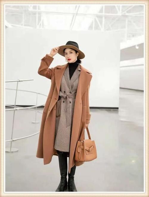 永不过时的“驼色系”,讲究女人必学的穿搭,无论年龄多大都适用