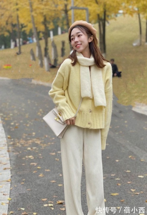 斜挎包 “针织衫”总是穿得平平无奇?建议你从颜色入手,轻松显白好几度