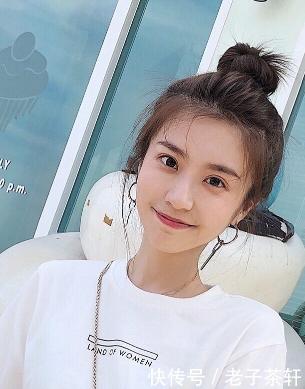丸子头|丸子头怎么扎都美,简单易学好打理,学会这五个技巧更减龄时髦