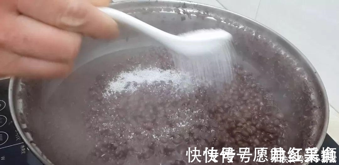 红薯这样做才最好吃,一蒸一切,比豆沙糕都好吃,一口一个真解馋