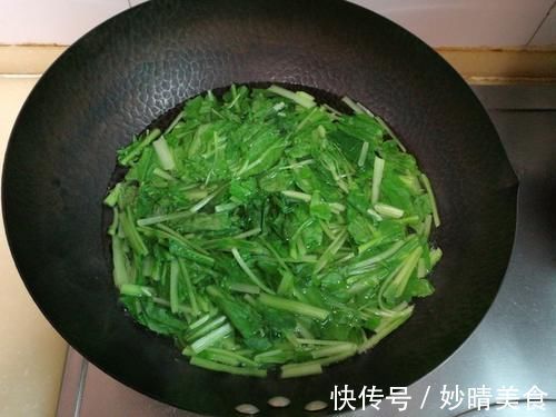 碱性食物|“碱性食物”终被发现，女性常吃，补气养颜，头发也变得乌黑发亮