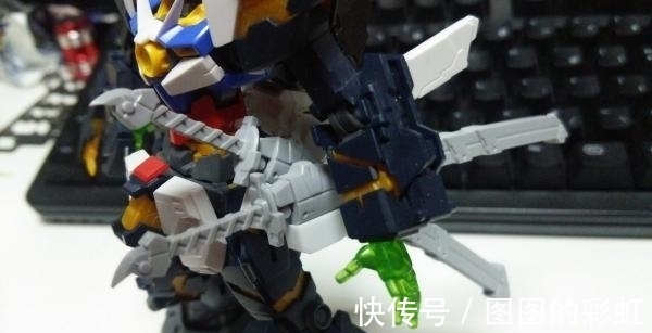 混搭|闪光、独角兽高达模型混搭改造“闪光独角兽”高达模型