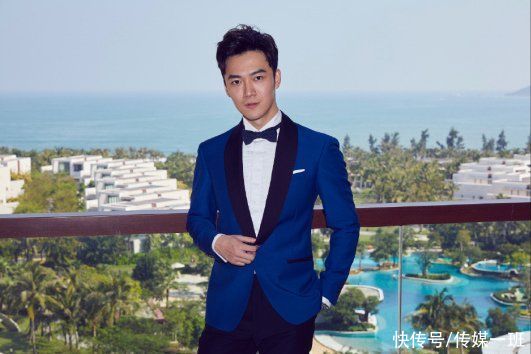 揭秘央视春晚新主持人张韬，主持跨年晚会走红，帅得观众不愿换台