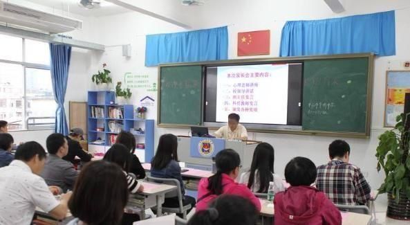 倒数第一|“请倒数第一名的家长发言”,妈妈一席话后,老师却羞愧道歉