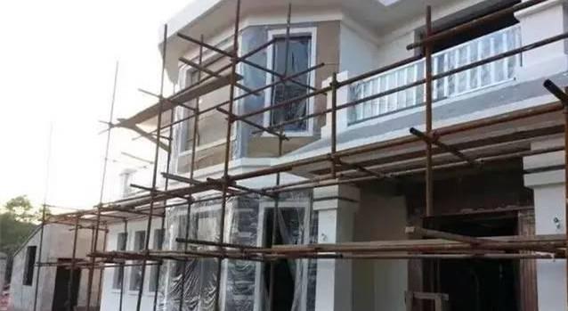 小王|70后老夫妻合伙开山，40万为孩子建独一无二的2层婚房，牛！