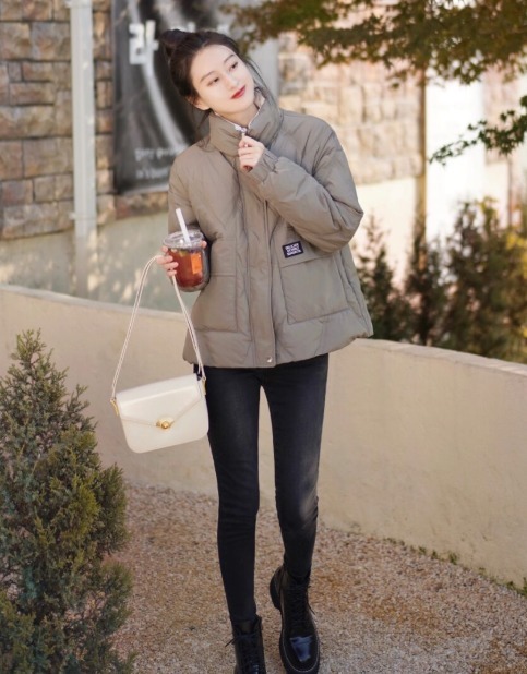 小仙女|秋冬季,羽绒服怎么穿才好看?和紧身裤或半身裙搭配,高级又时髦