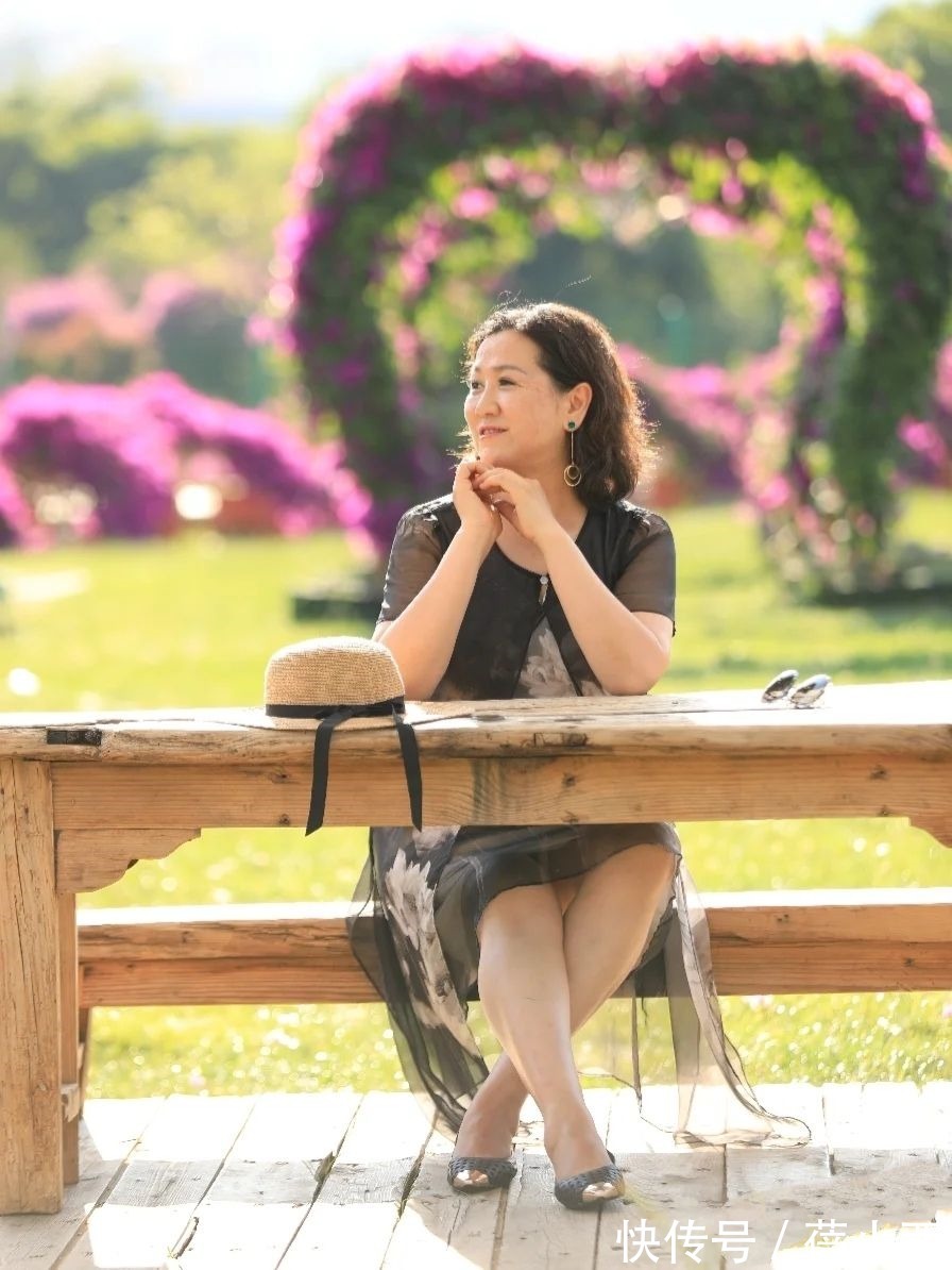 阔腿裤|40+富态女人要懂得给穿搭做减法，无需繁琐，这样穿简约且高级