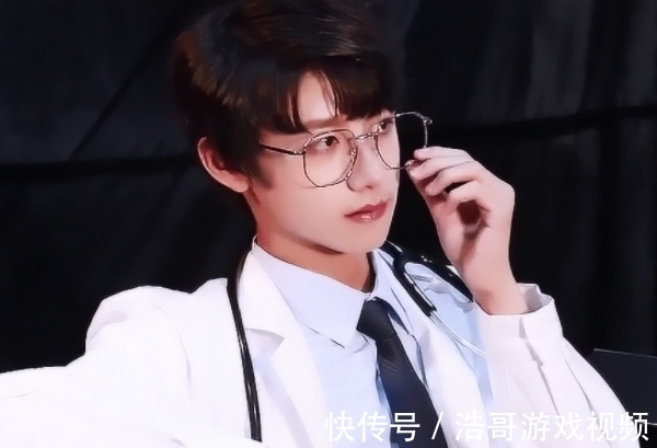 是真的吗|顶风作案？时代峰峻15岁男艺人，被曝参加综艺录制，网友求解释