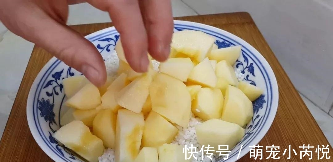 蛋糕|1碗大米,2个苹果,锅里蒸一下,做出创意小发糕,比蛋糕好吃几十倍