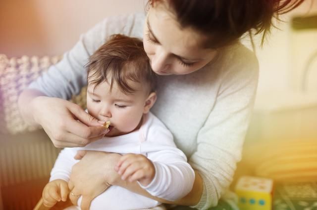 喂养|宝宝过度喂养 经常会出现这4种 信号 宝妈们要留心 不可大意