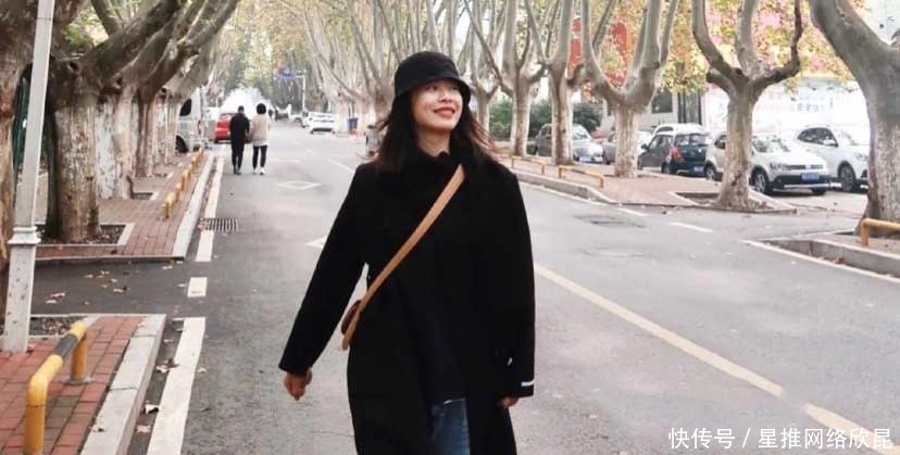 不失|秋冬重磅穿衣秘籍!黑色大衣搭配牛仔裤,休闲不失气场~